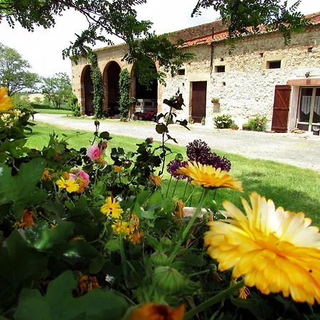 En Pascot: Charming With Two Additional Guest house